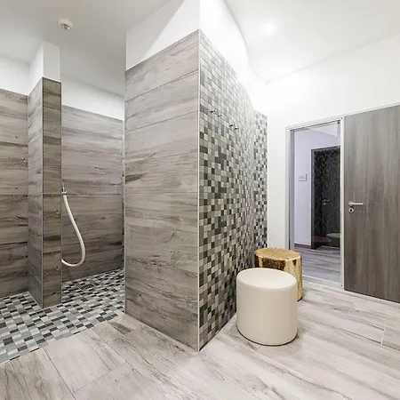 Boddenglueck Mit 2 Schlafzimmer Und Ostbalkon *