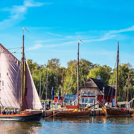 Boddenglueck Mit 2 Schlafzimmer Und Ostbalkon شقة فاستروم